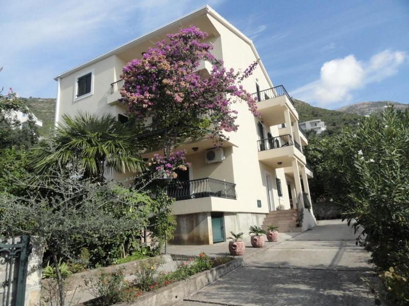 Apartments & Rooms M Petrovac المظهر الخارجي الصورة